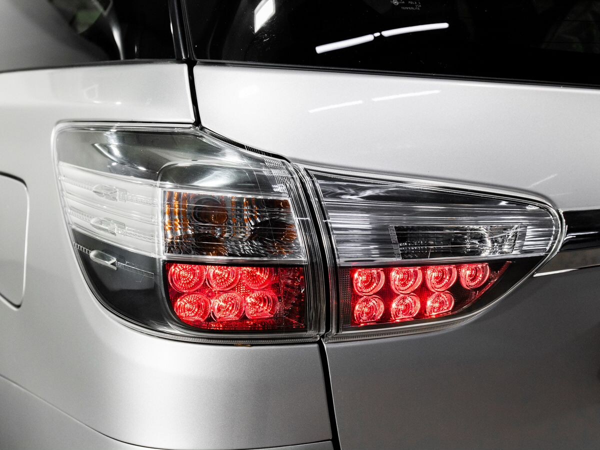 Toyota Wish 2017 - фото автомобиля