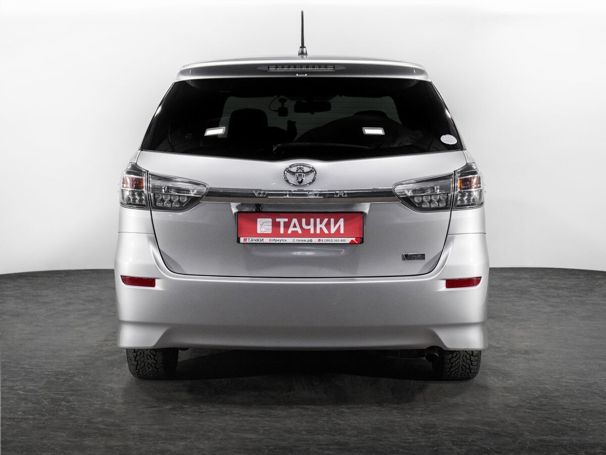 Toyota Wish 2017 - фото автомобиля