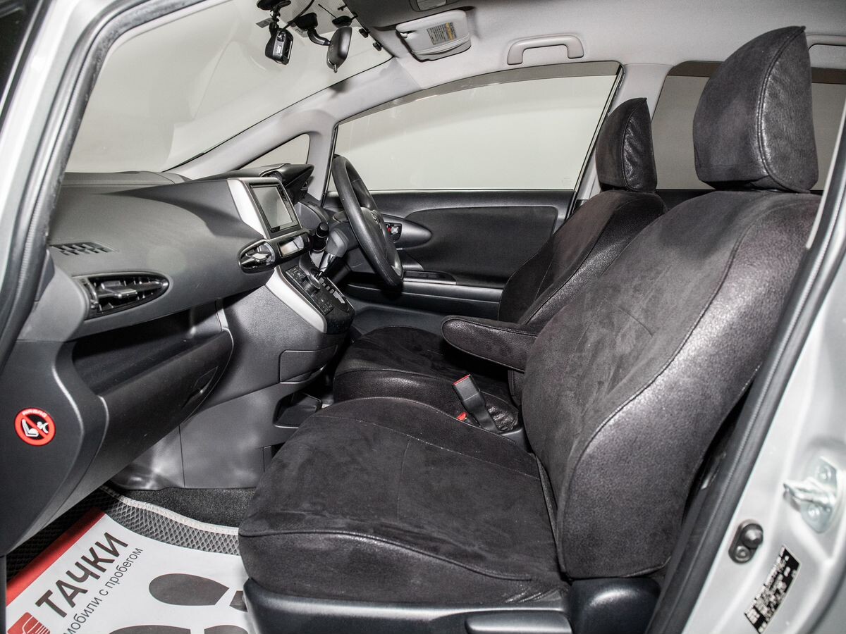 Toyota Wish 2017 - фото автомобиля