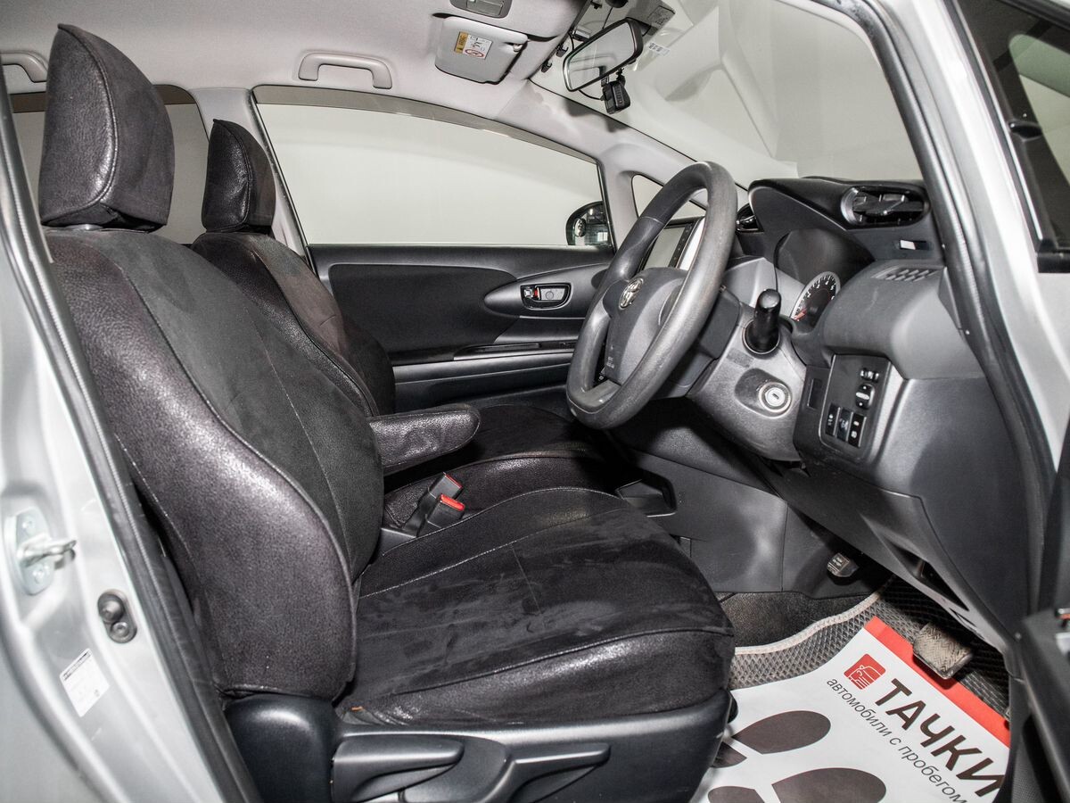 Toyota Wish 2017 - фото автомобиля