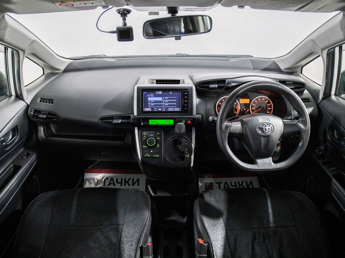 Toyota Wish 2017 - фото автомобиля