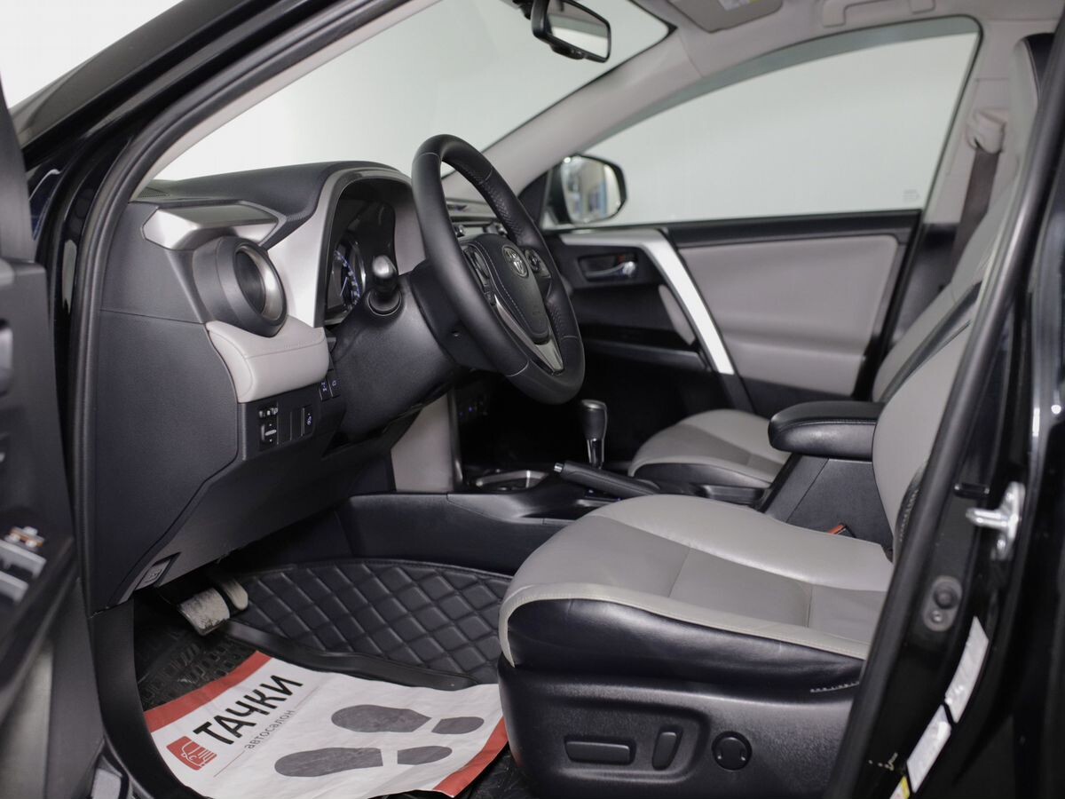Toyota RAV4 2017 - фото автомобиля