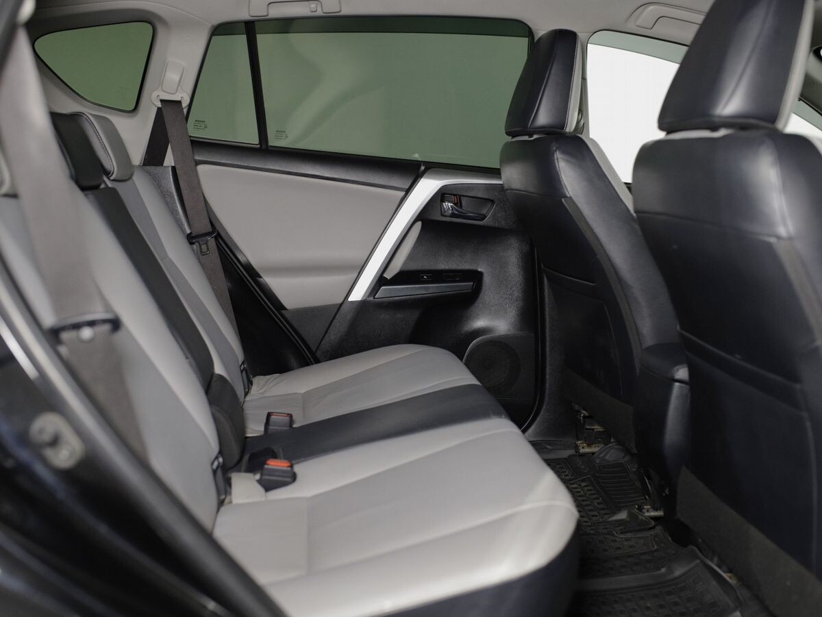 Toyota RAV4 2017 - фото автомобиля