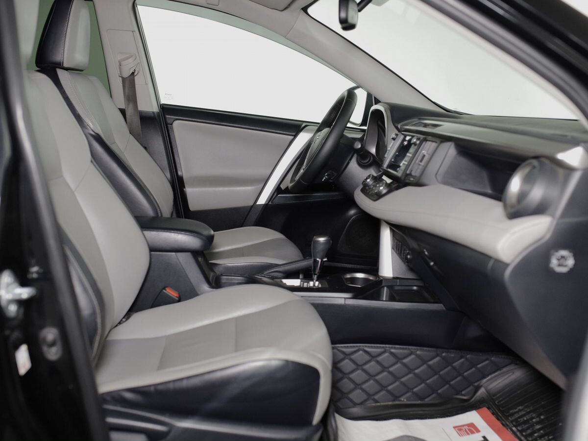 Toyota RAV4 2017 - фото автомобиля