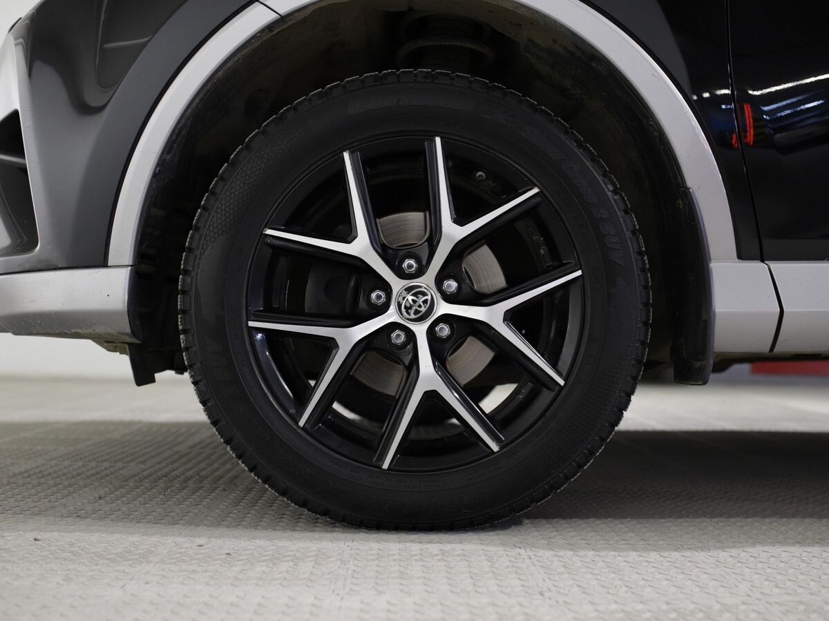 Toyota RAV4 2017 - фото автомобиля