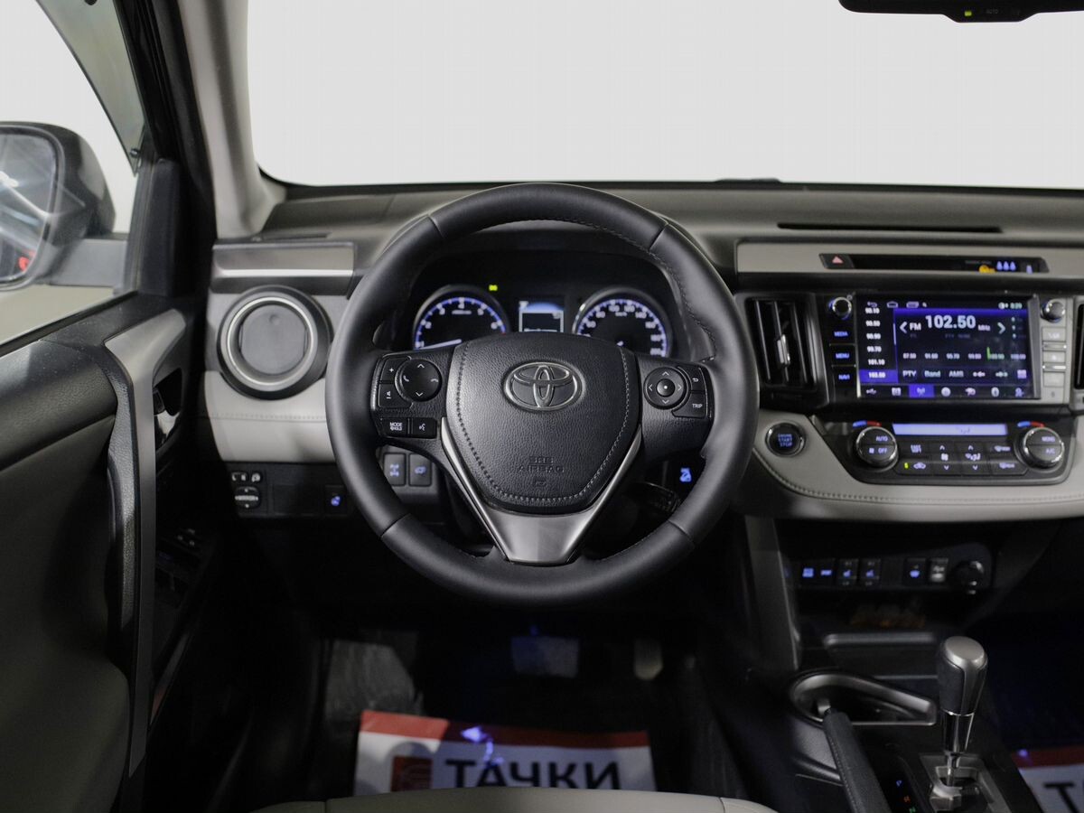 Toyota RAV4 2017 - фото автомобиля