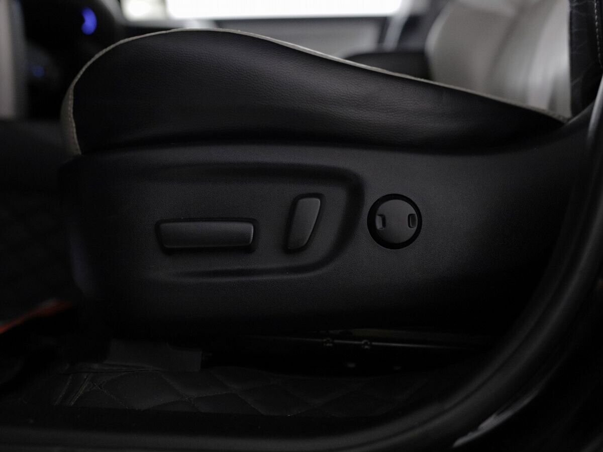 Toyota RAV4 2017 - фото автомобиля