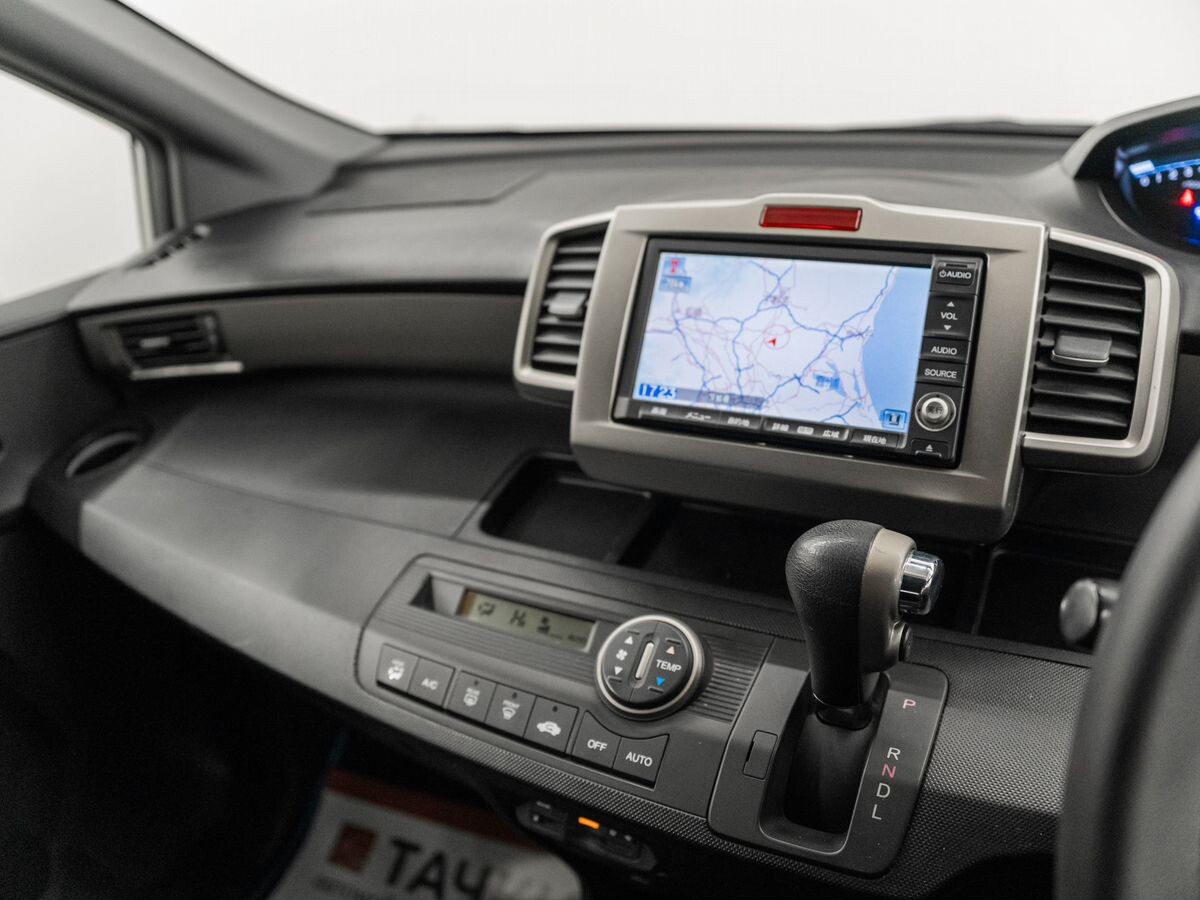 Honda Freed 2010 - фото автомобиля