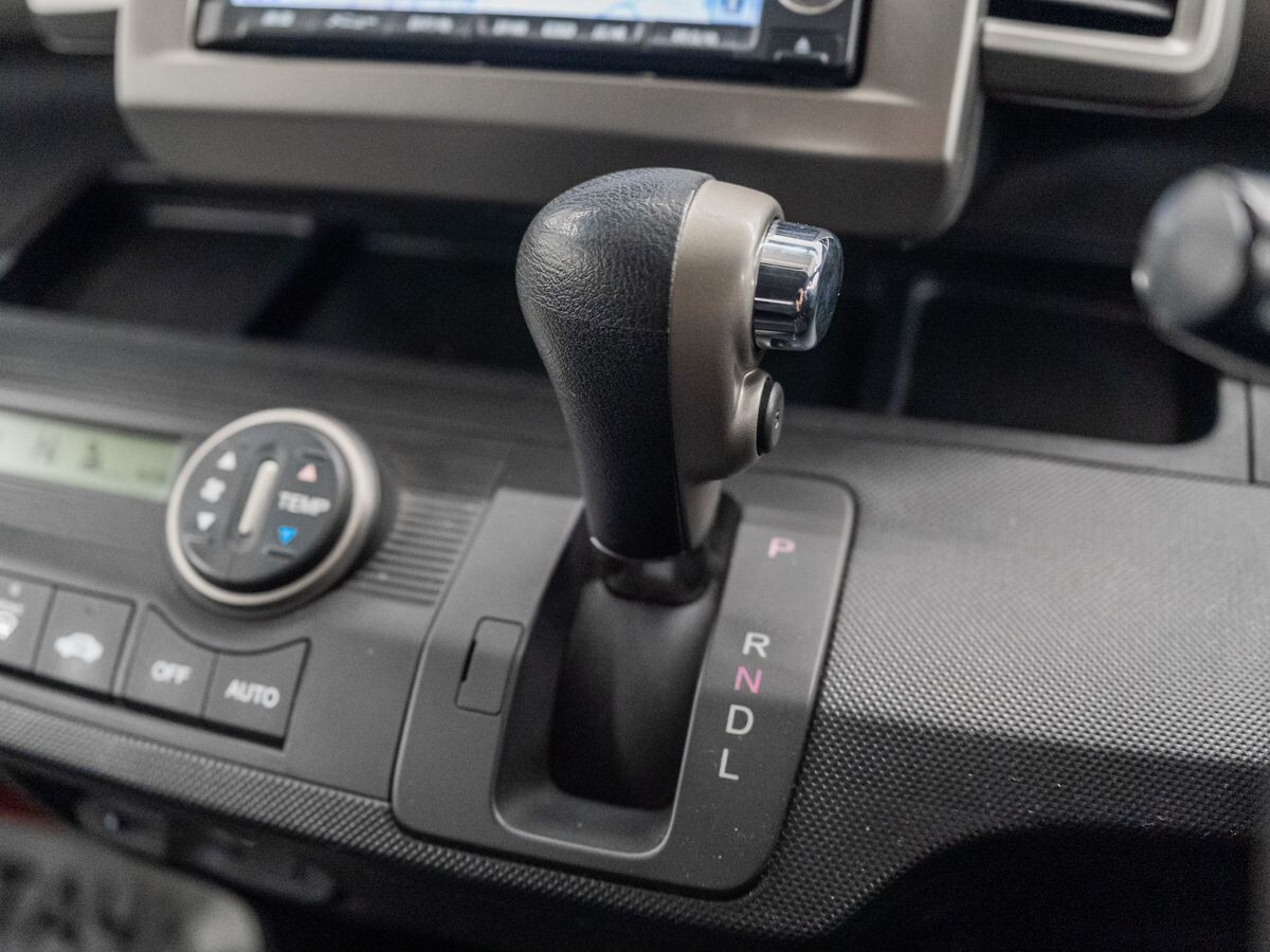 Honda Freed 2010 - фото автомобиля