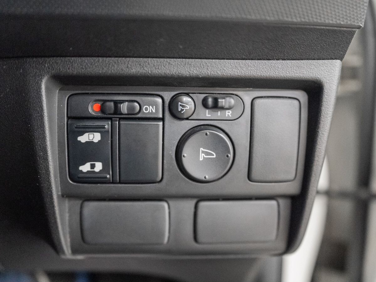 Honda Freed 2010 - фото автомобиля