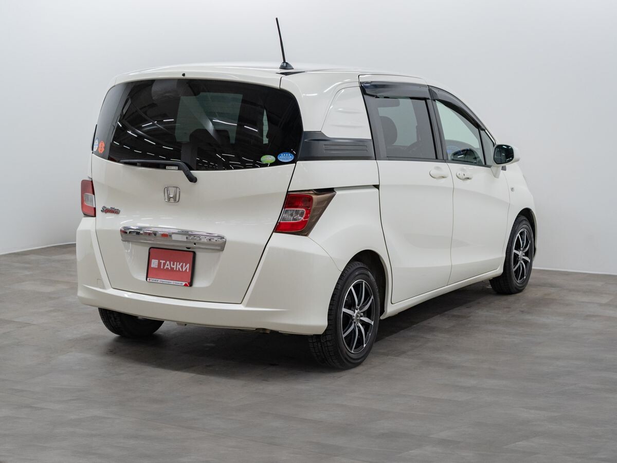 Honda Freed 2010 - фото автомобиля