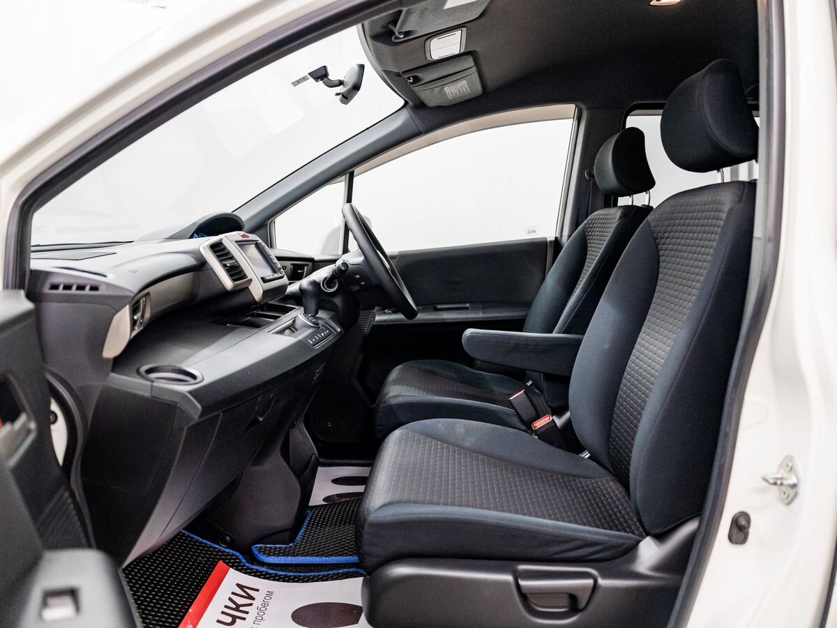 Honda Freed 2010 - фото автомобиля