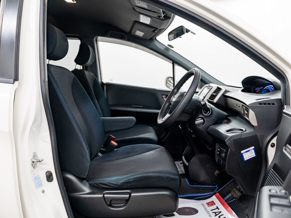 Honda Freed 2010 - фото автомобиля