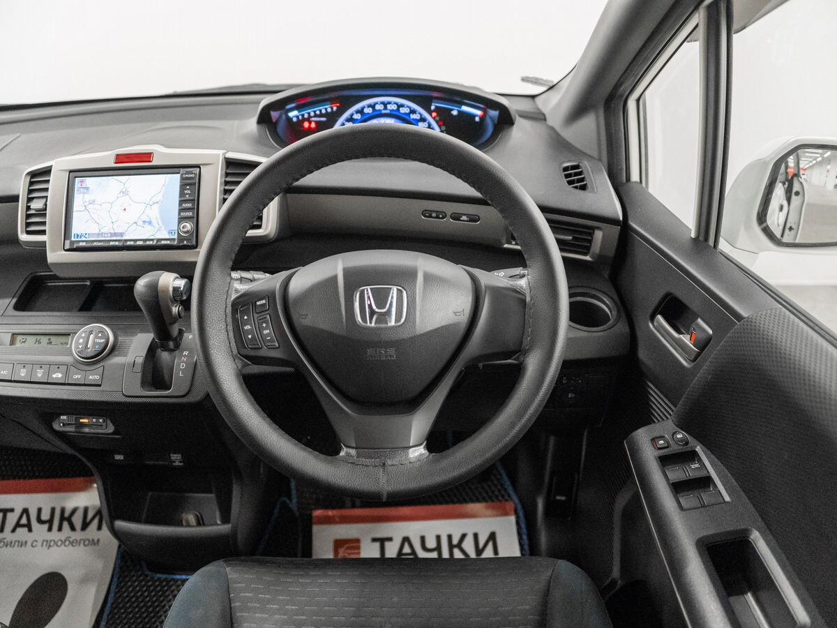 Honda Freed 2010 - фото автомобиля