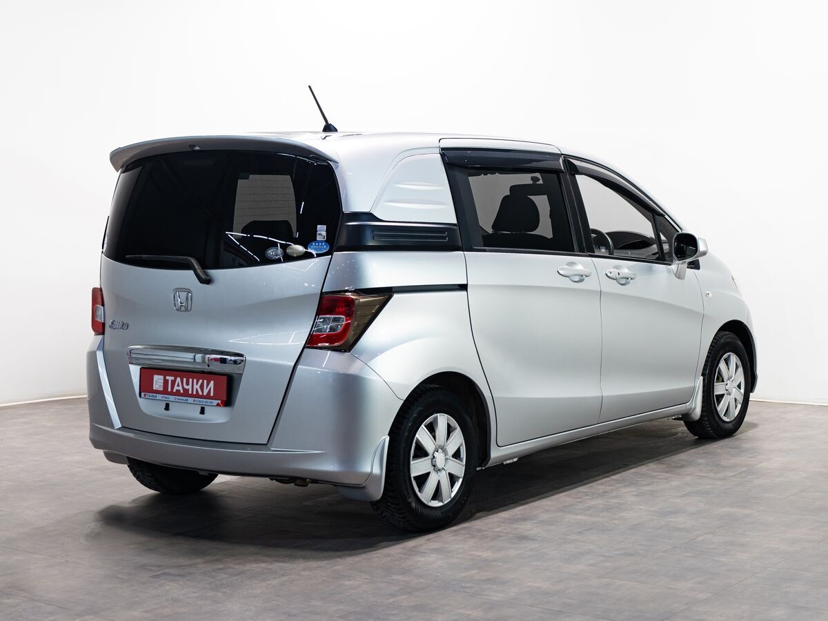 Honda Freed 2010 - фото автомобиля