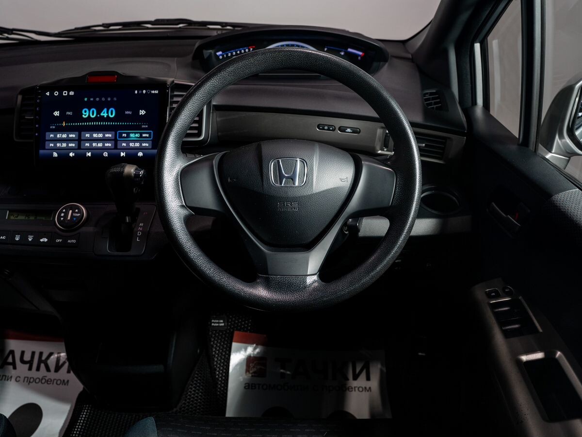 Honda Freed 2010 - фото автомобиля