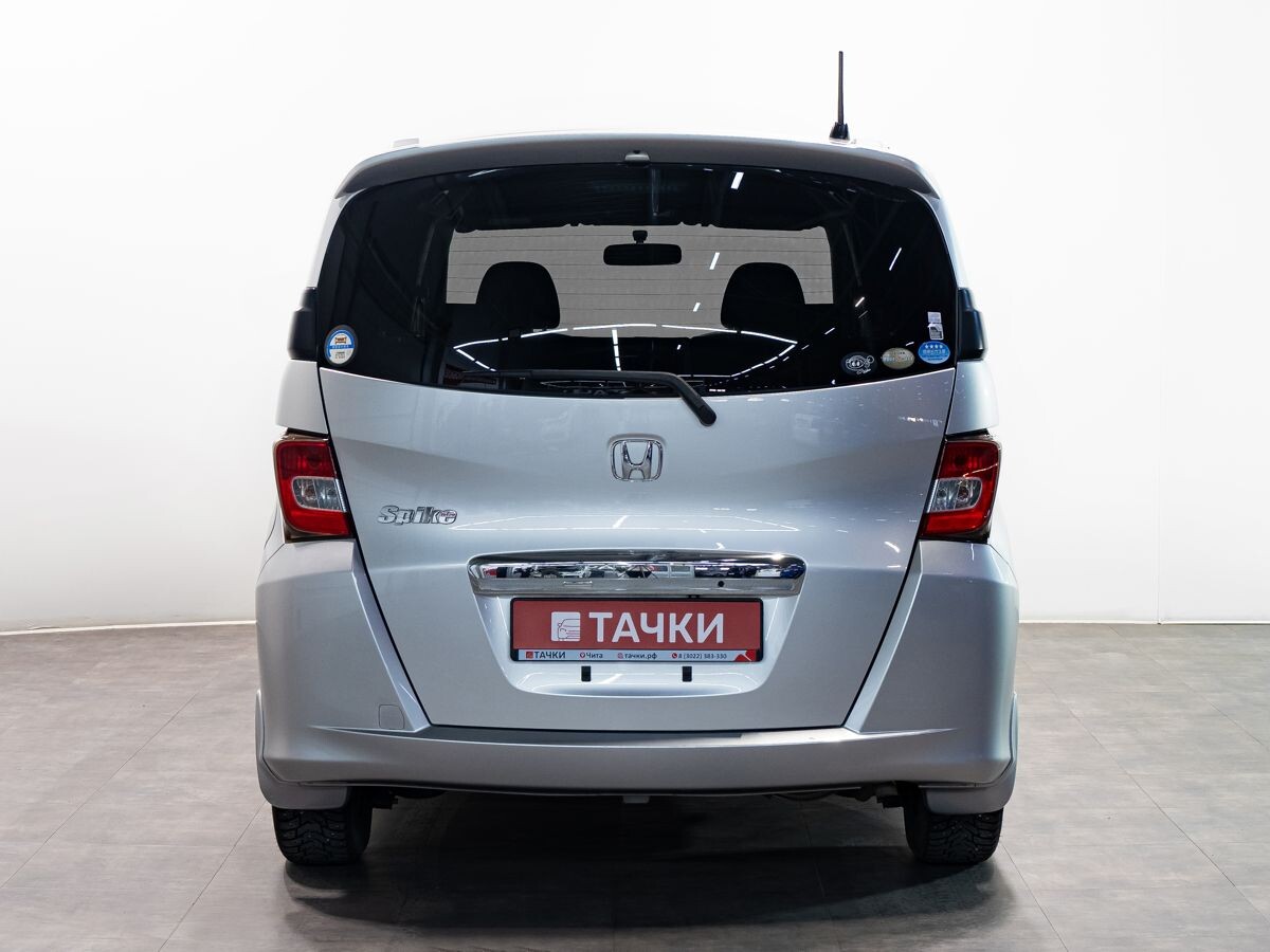 Honda Freed 2010 - фото автомобиля