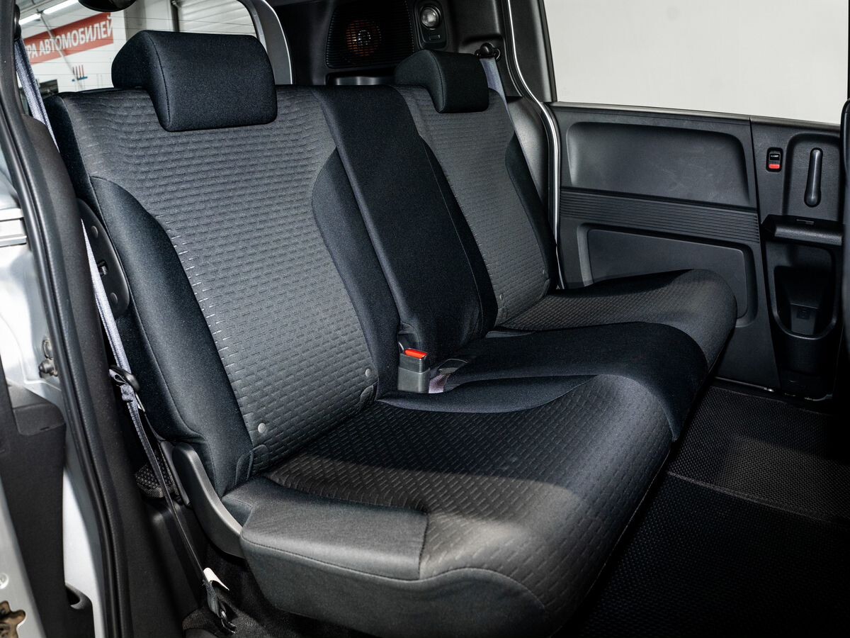 Honda Freed 2010 - фото автомобиля