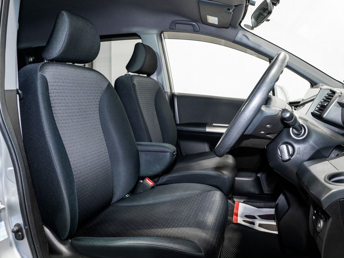 Honda Freed 2010 - фото автомобиля