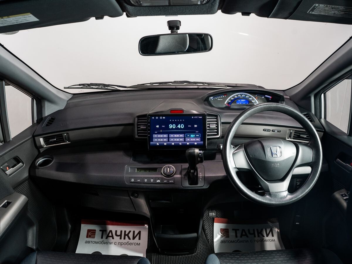 Honda Freed 2010 - фото автомобиля