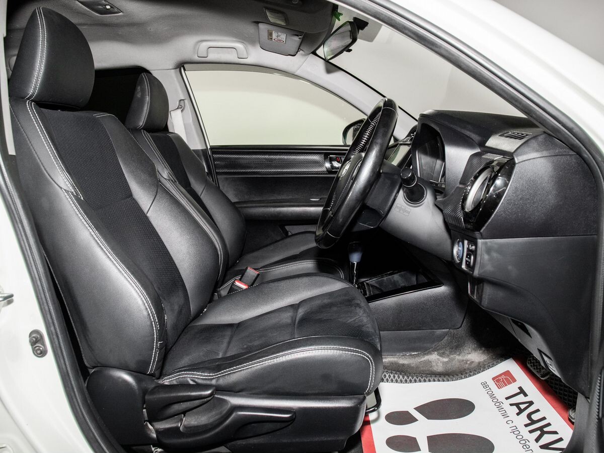 Toyota Corolla 2014 - фото автомобиля