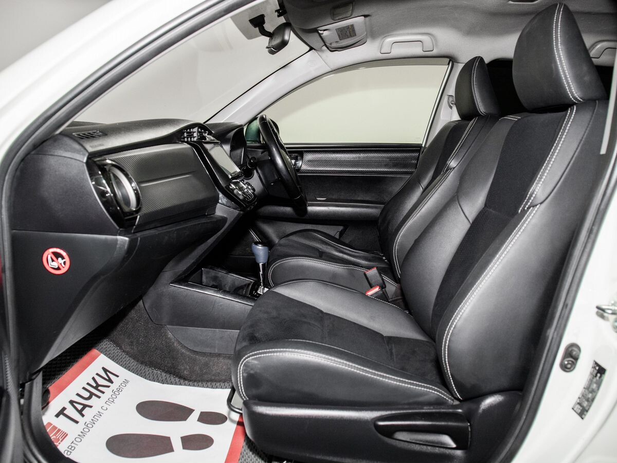 Toyota Corolla 2014 - фото автомобиля