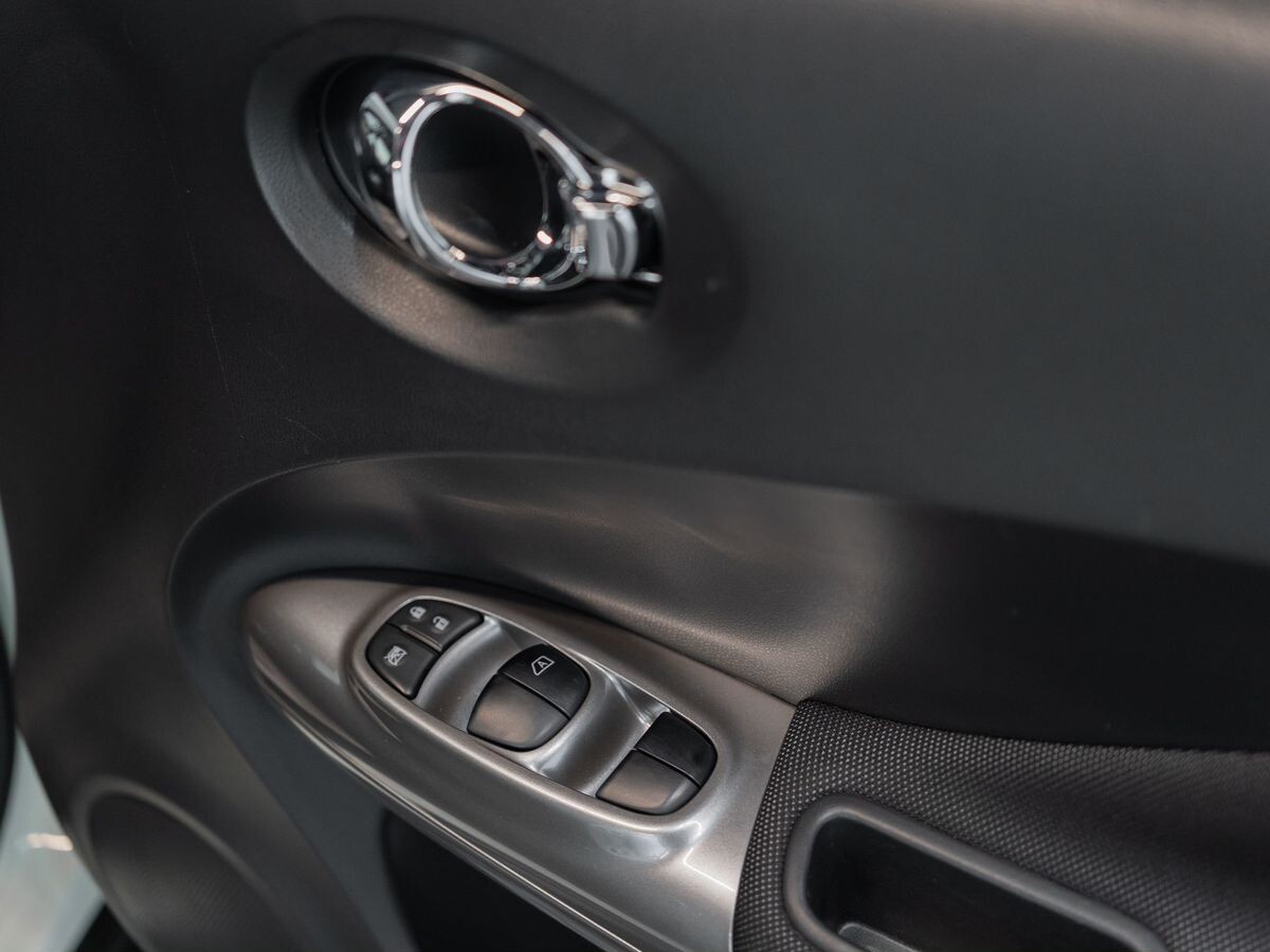 Nissan Juke 2012 - фото автомобиля