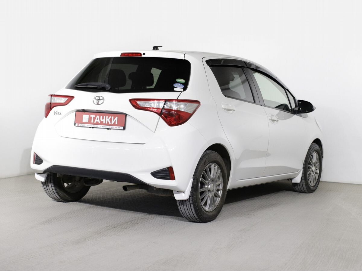 Toyota Vitz 2017 - фото автомобиля