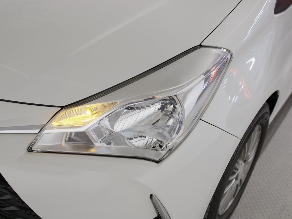 Toyota Vitz 2017 - фото автомобиля