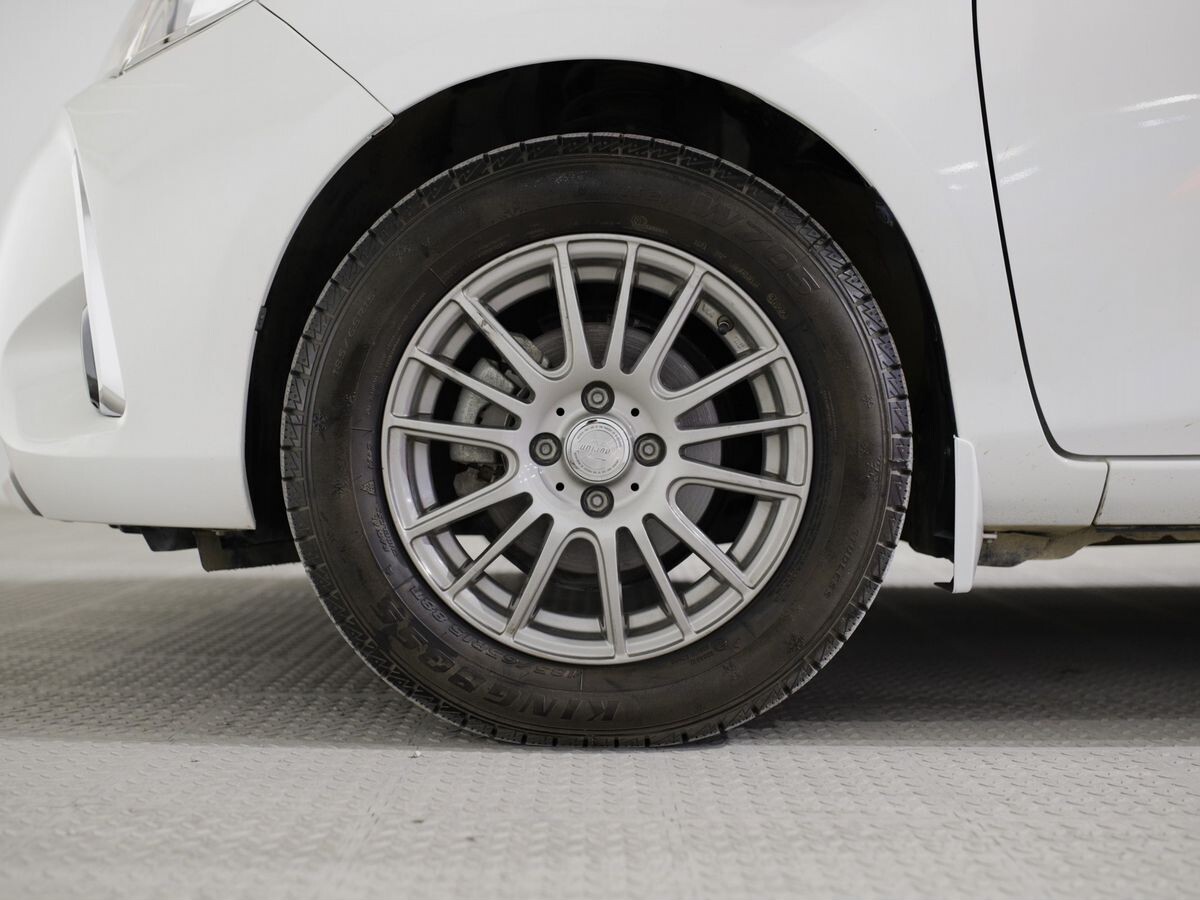 Toyota Vitz 2017 - фото автомобиля