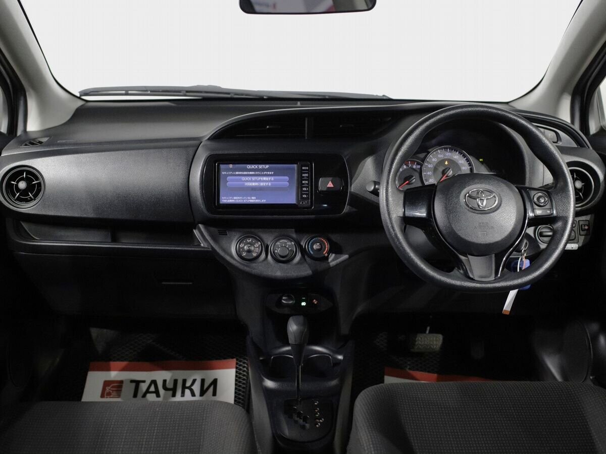Toyota Vitz 2017 - фото автомобиля