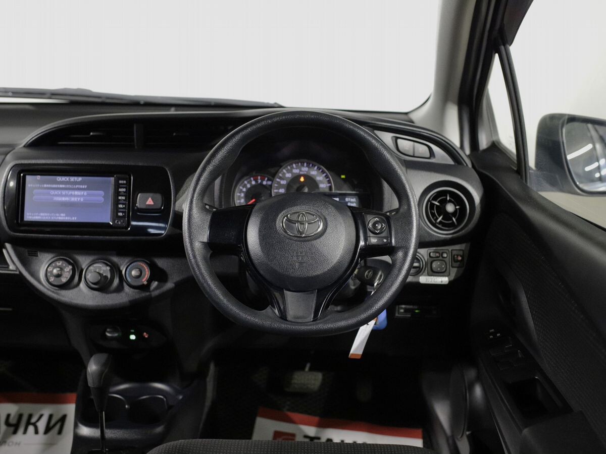 Toyota Vitz 2017 - фото автомобиля