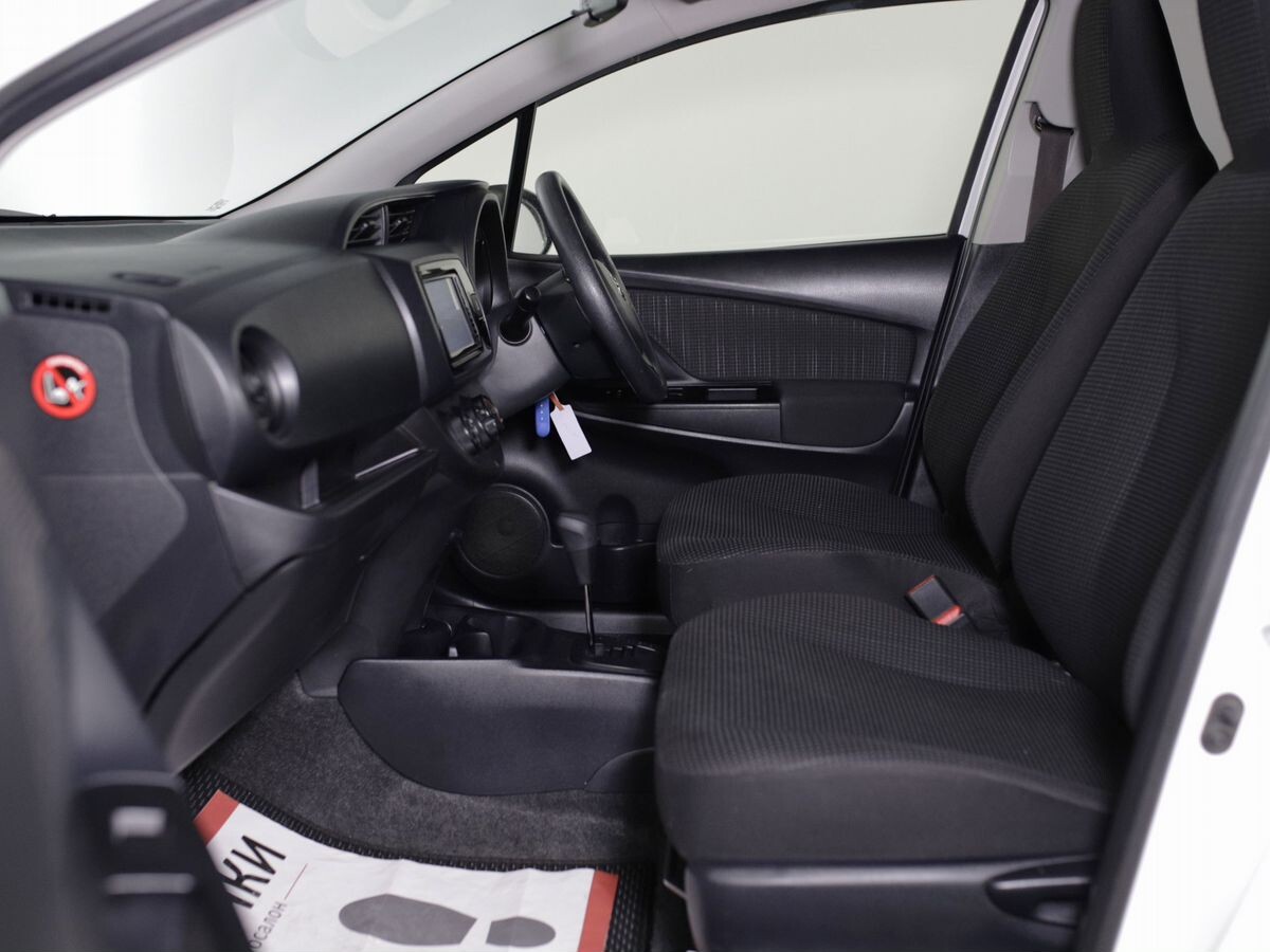 Toyota Vitz 2017 - фото автомобиля