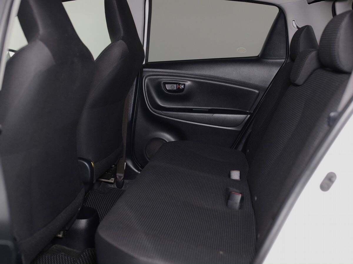 Toyota Vitz 2017 - фото автомобиля