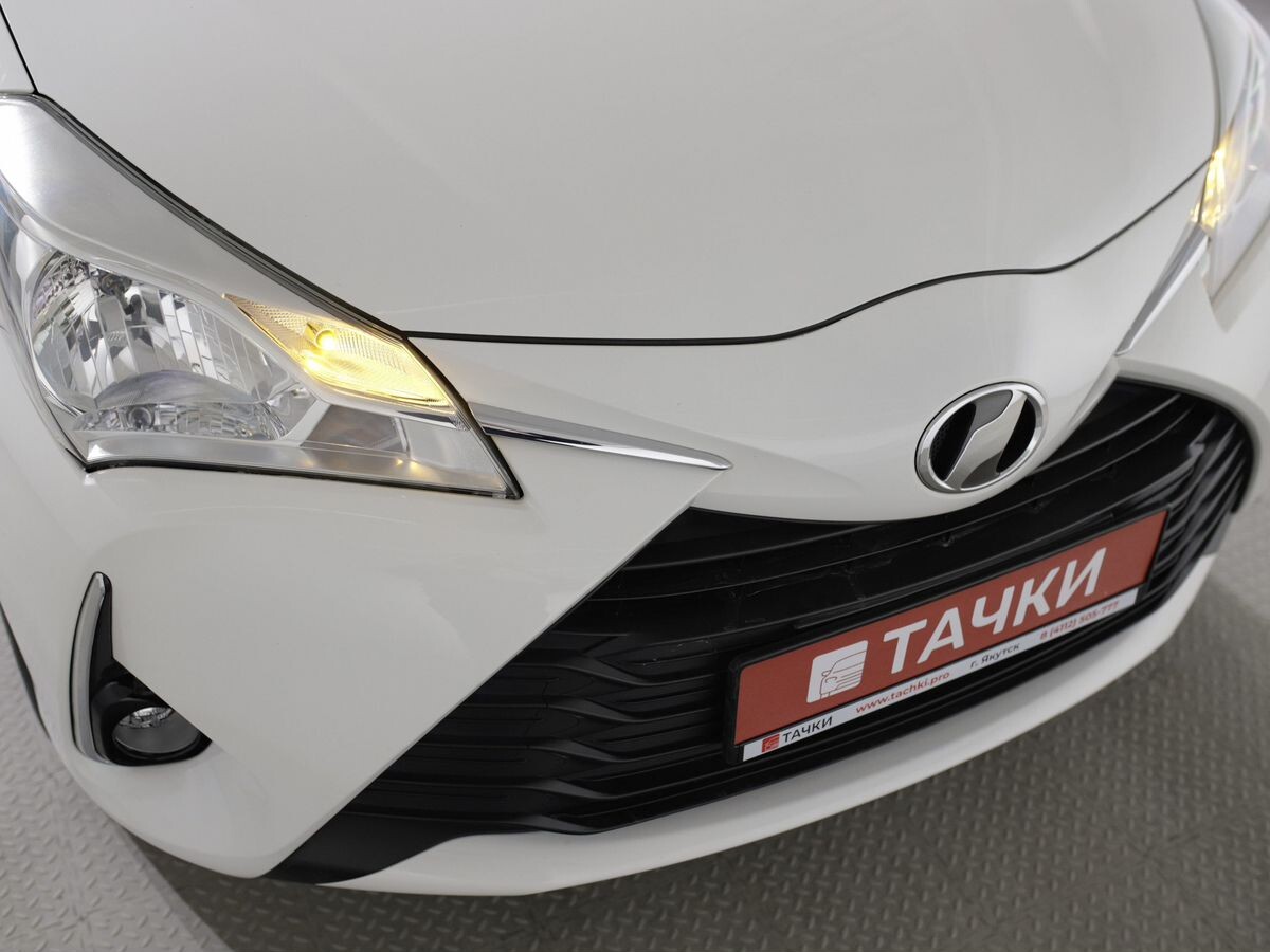 Toyota Vitz 2017 - фото автомобиля