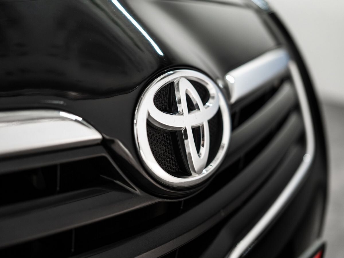 Toyota Avensis 2008 - фото автомобиля