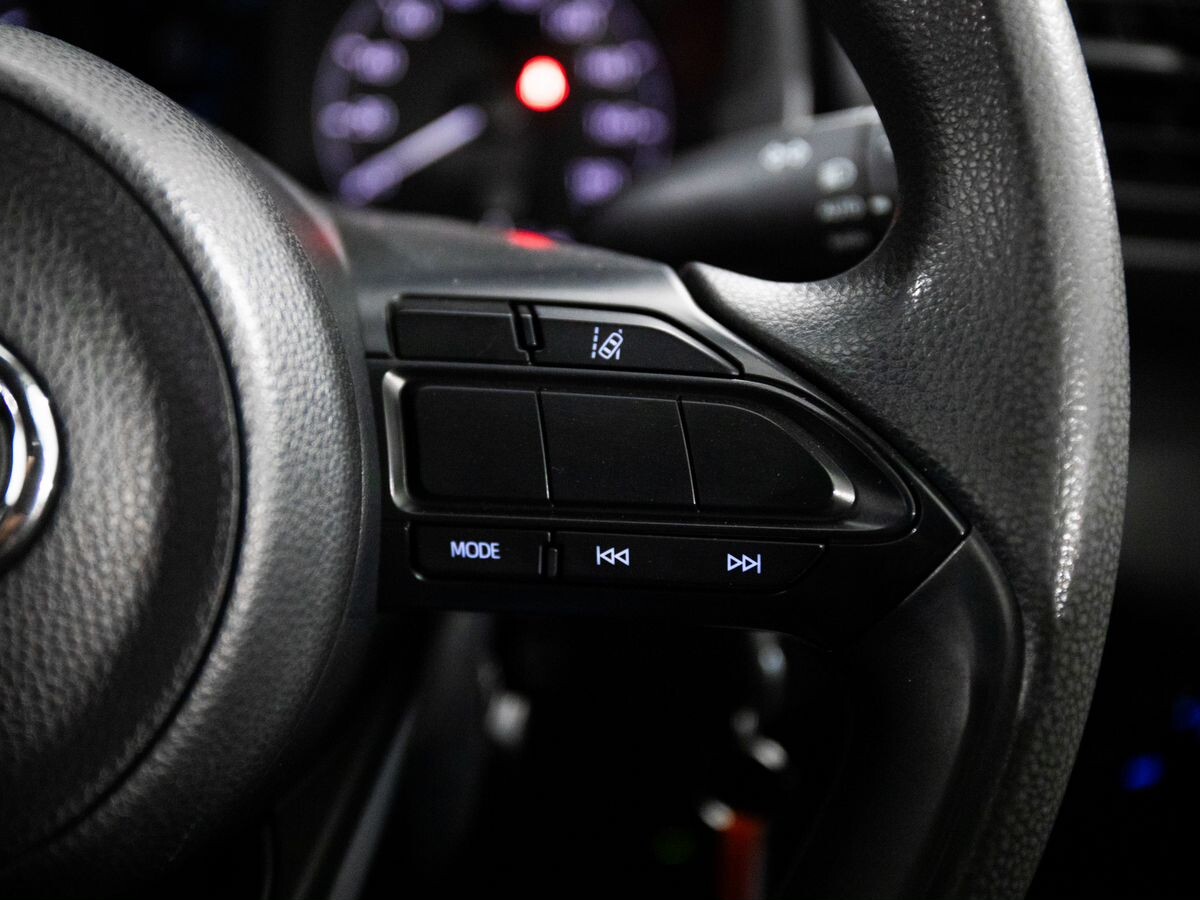 Toyota Yaris 2021 - фото автомобиля