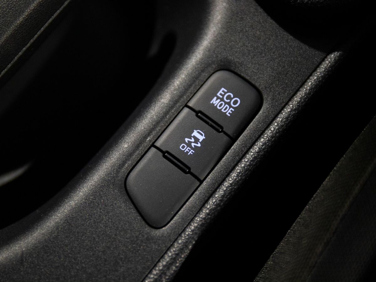 Toyota Yaris 2021 - фото автомобиля