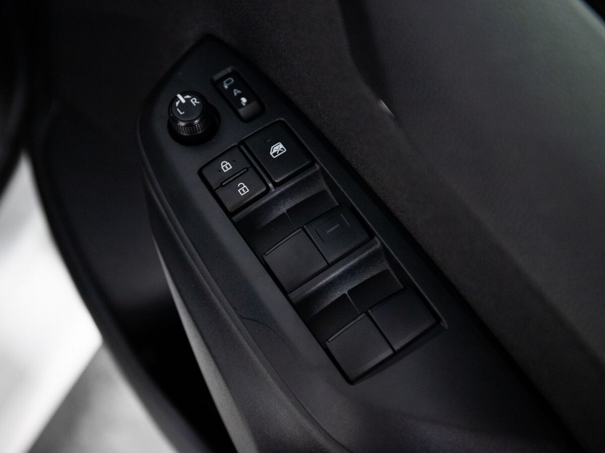 Toyota Yaris 2021 - фото автомобиля