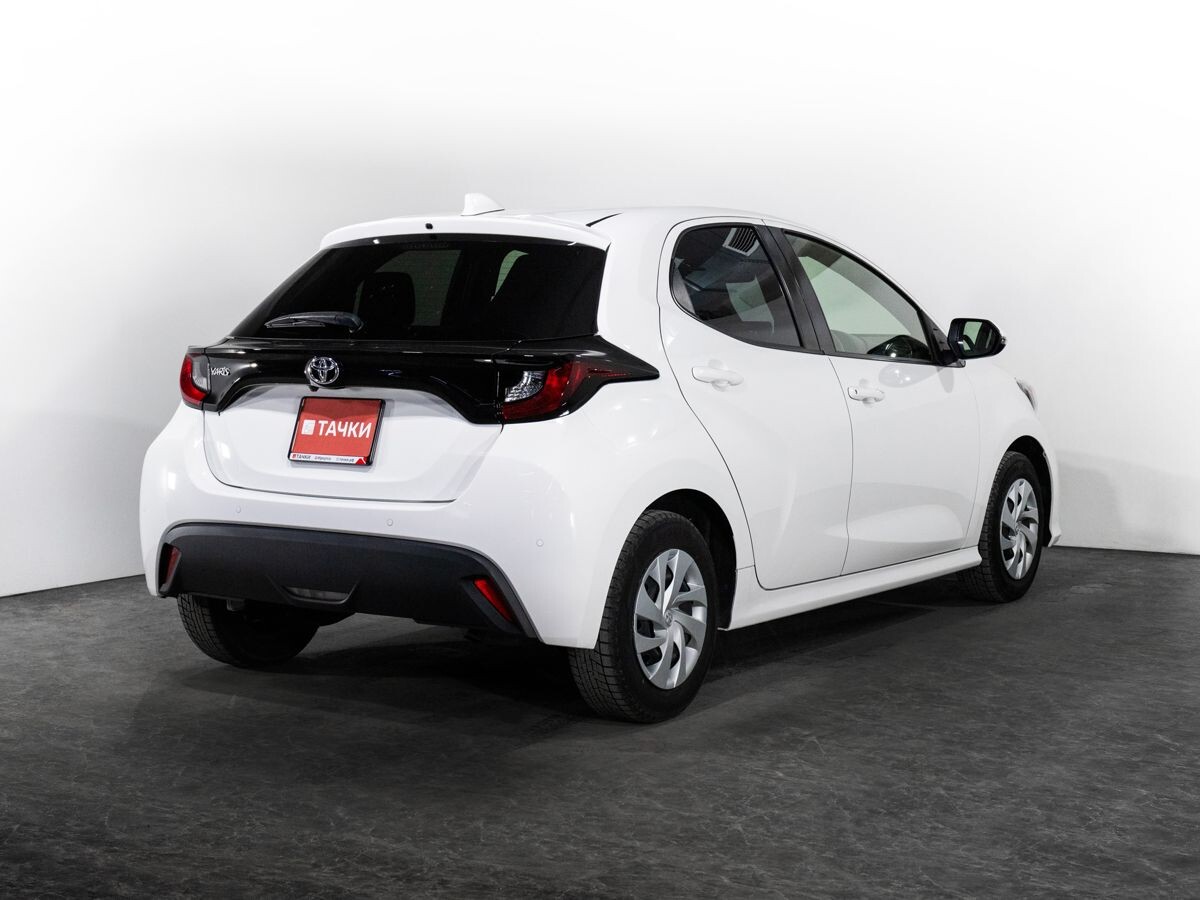 Toyota Yaris 2021 - фото автомобиля
