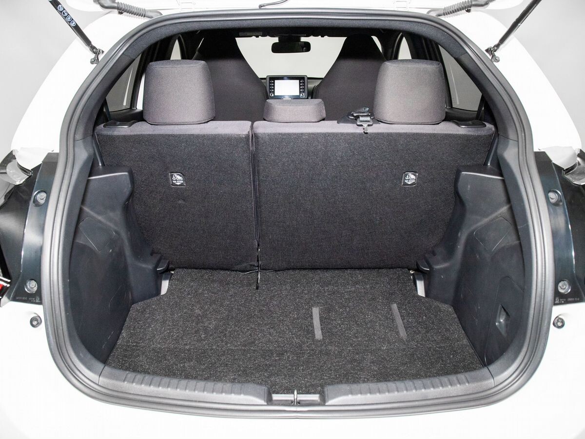 Toyota Yaris 2021 - фото автомобиля