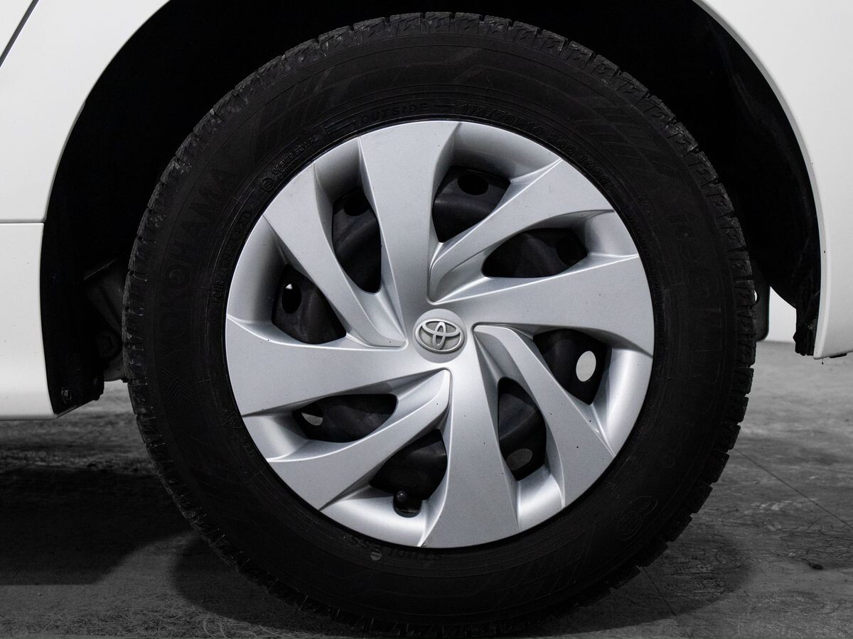 Toyota Yaris 2021 - фото автомобиля