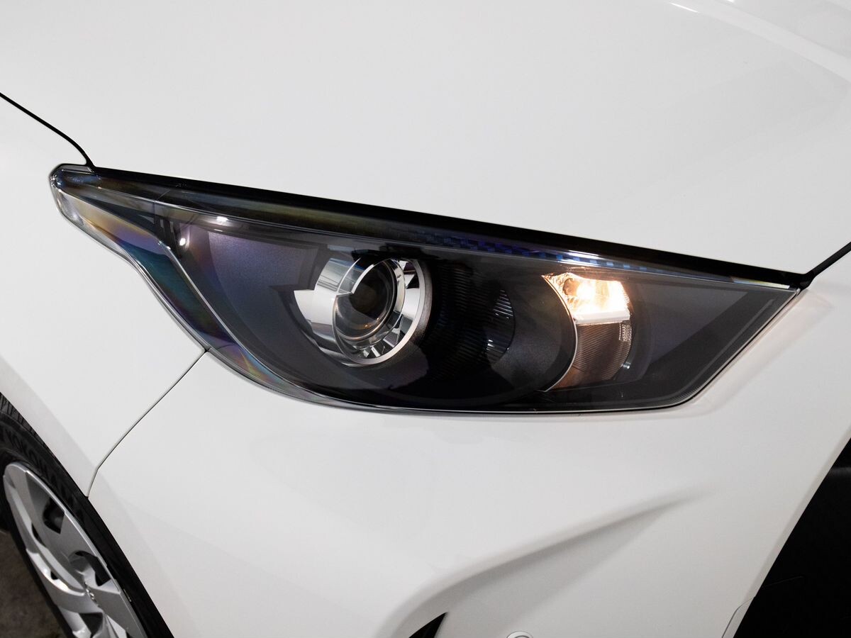 Toyota Yaris 2021 - фото автомобиля