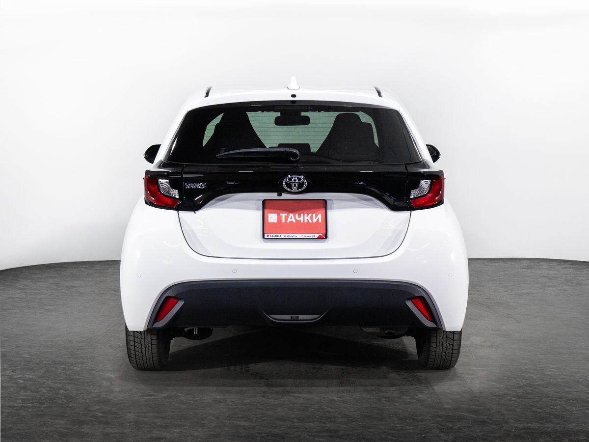 Toyota Yaris 2021 - фото автомобиля