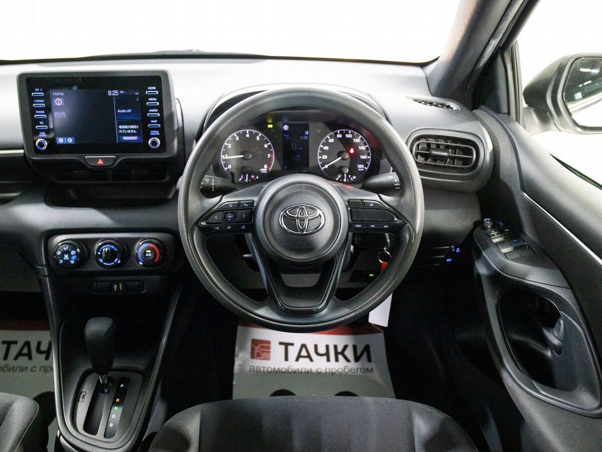 Toyota Yaris 2021 - фото автомобиля