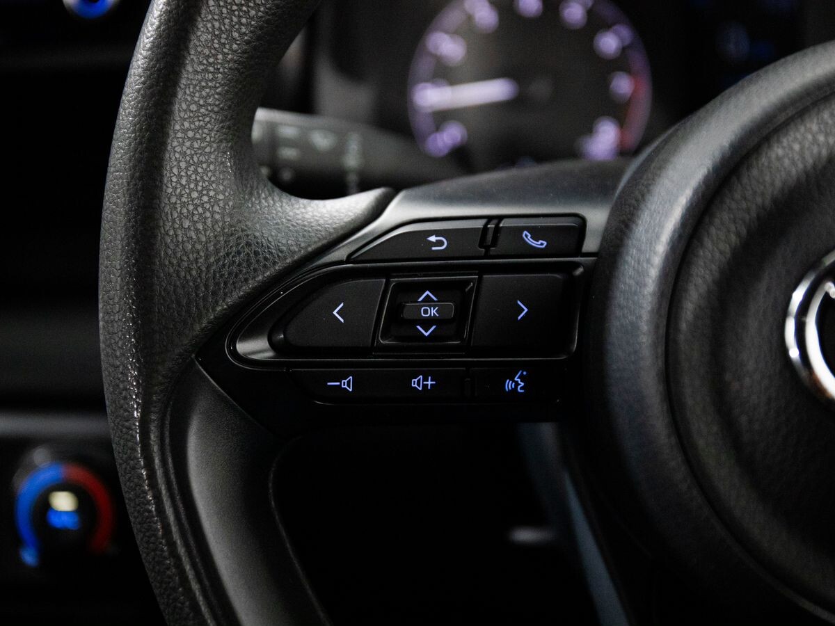 Toyota Yaris 2021 - фото автомобиля