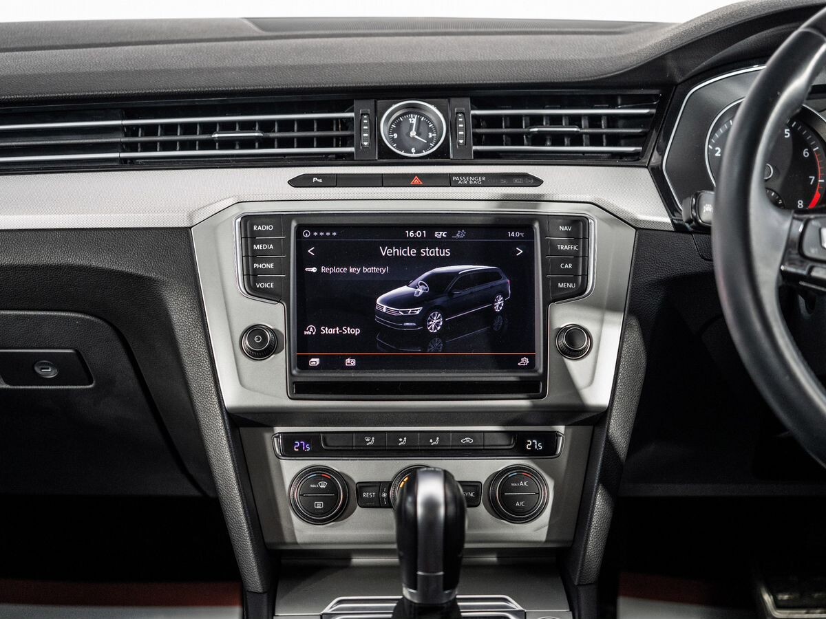 Volkswagen Passat 2015 - фото автомобиля