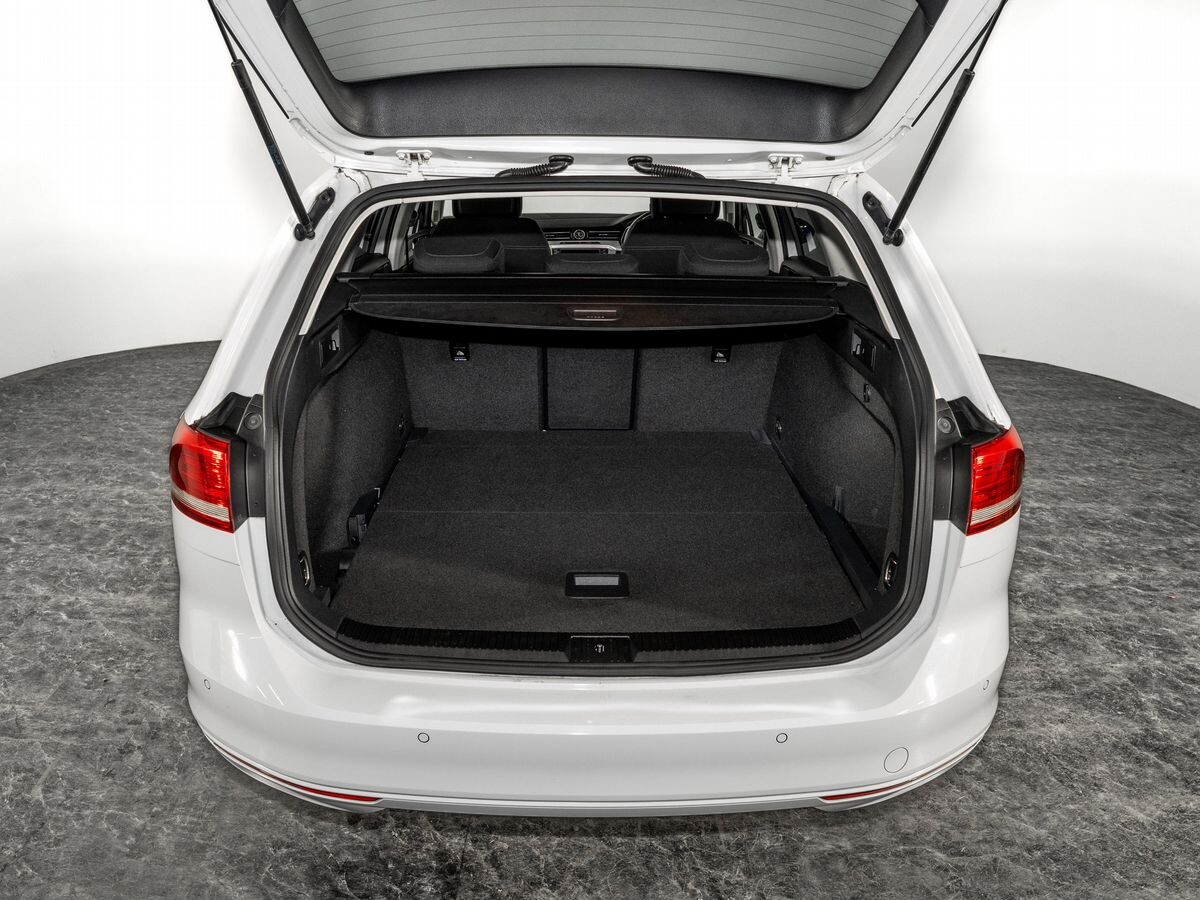 Volkswagen Passat 2015 - фото автомобиля