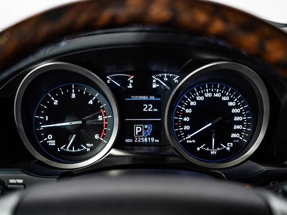 Toyota Land Cruiser 2013 - фото автомобиля