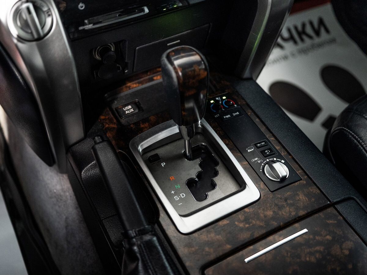 Toyota Land Cruiser 2013 - фото автомобиля